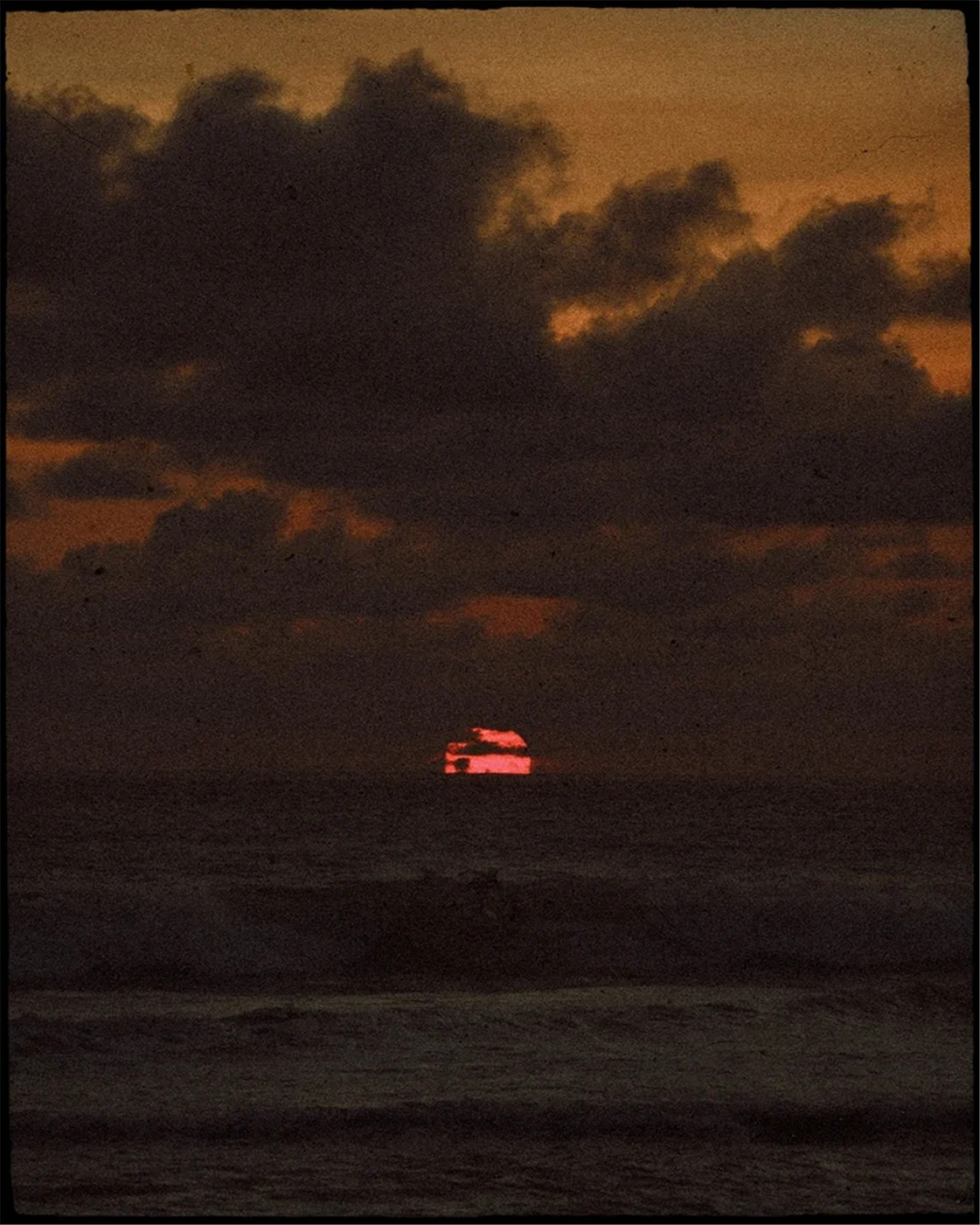 复古情绪美学人像旅拍摄影灰尘划痕胶片颗粒覆盖纹理Lightroom调色预设 Meridian: Ain-Raadik Tide Preset 插件预设 第25张-素材湾丨精选海外优质设计素材资源 复古情绪美学人像旅拍摄影灰尘划痕胶片颗粒覆盖纹理Lightroom调色预设 Meridian: Ain-Raadik Tide Preset 插件预设 sucaiwan.com