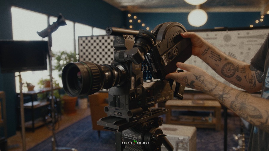 复古16mm胶片颗粒纹理脏污引线伪影叠加转场6K视频素材 Tropic Colour – 16MM FILM GRAIN TOOLKIT 影视音频 第9张-素材湾丨精选海外优质设计素材资源 复古16mm胶片颗粒纹理脏污引线伪影叠加转场6K视频素材 Tropic Colour – 16MM FILM GRAIN TOOLKIT 影视音频 sucaiwan.com