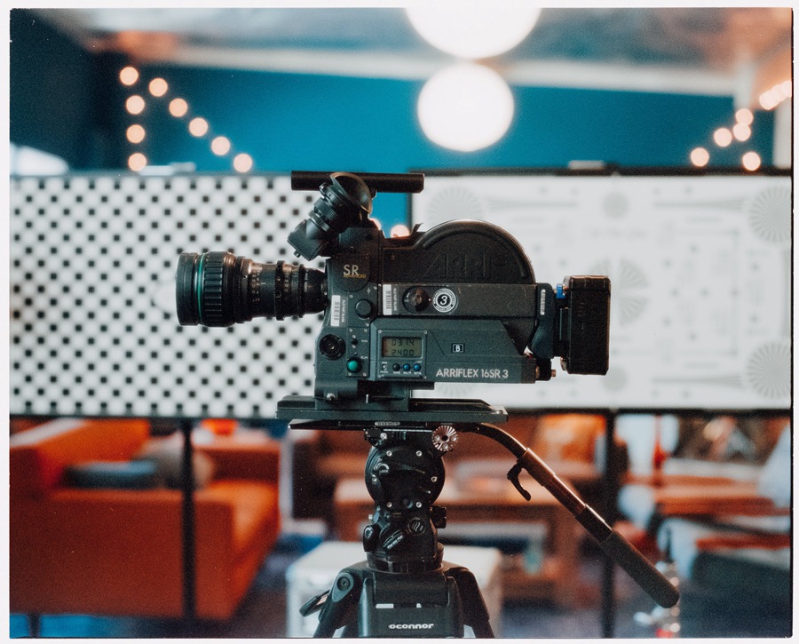 复古16mm胶片颗粒纹理脏污引线伪影叠加转场6K视频素材 Tropic Colour – 16MM FILM GRAIN TOOLKIT 影视音频 第11张-素材湾丨精选海外优质设计素材资源 复古16mm胶片颗粒纹理脏污引线伪影叠加转场6K视频素材 Tropic Colour – 16MM FILM GRAIN TOOLKIT 影视音频 sucaiwan.com