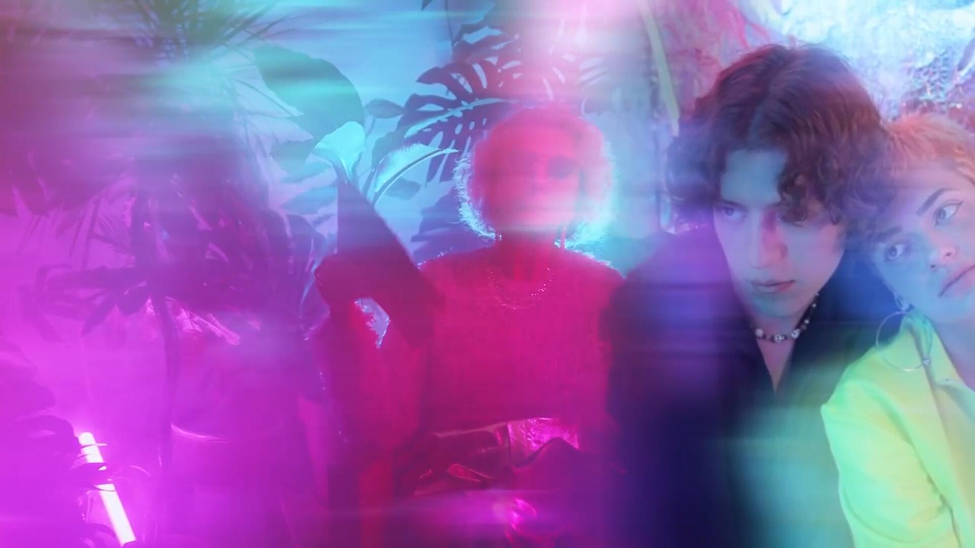 PR预设：梦幻发光霓虹灯镜头画面分屏效果 , sucaiwan.com