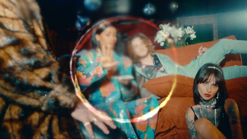 FCPX插件:MotionVFX – mTransition Film Roll 50种时尚复古美学胶片穿孔漏光故障和失真怀旧扭曲转场过渡效果Final Cut Pro插件 插件预设 第4张-素材湾丨精选海外优质设计素材资源 FCPX插件:MotionVFX – mTransition Film Roll 50种时尚复古美学胶片穿孔漏光故障和失真怀旧扭曲转场过渡效果Final Cut Pro插件 插件预设 sucaiwan.com