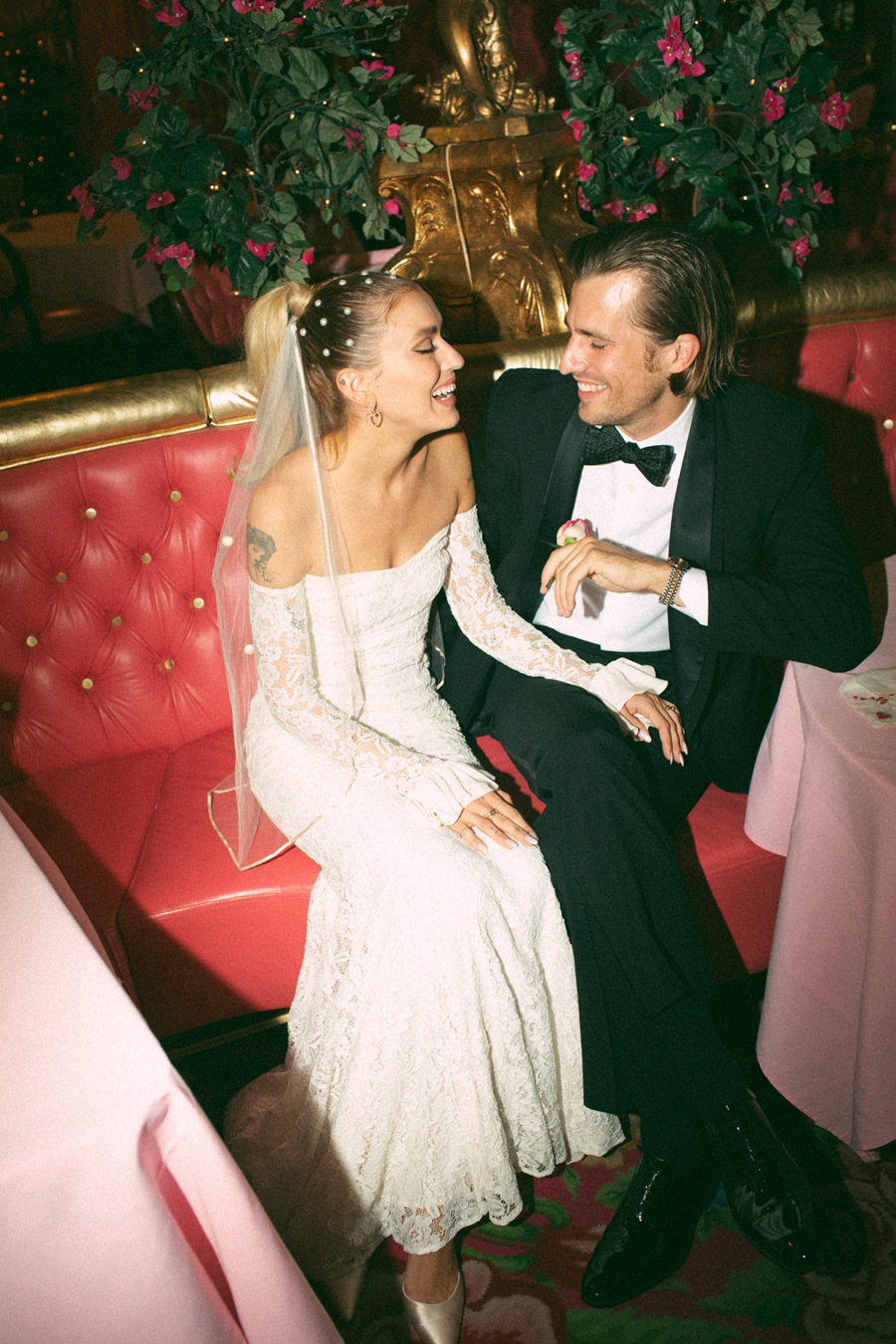 Phil Chester 13个复古35MM胶片美学时尚怀旧电影暖色调人像风光扫街写真LR预设 The DayDreamer Pack Lightroom + ACR Presets 插件预设 第5张-素材湾丨精选海外优质设计素材资源 Phil Chester 13个复古35MM胶片美学时尚怀旧电影暖色调人像风光扫街写真LR预设 The DayDreamer Pack Lightroom + ACR Presets 插件预设 sucaiwan.com