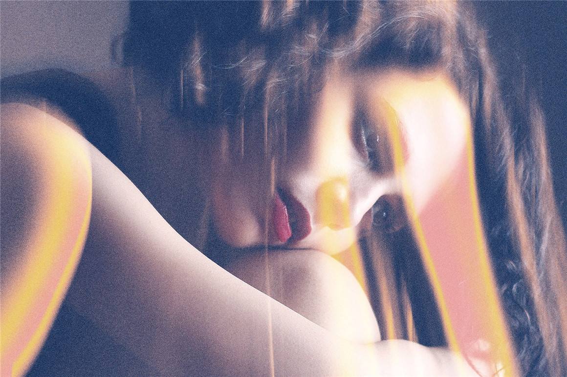 潮流复古迷幻弥散光渐变影颗粒噪点照片处理特效PS样机滤镜模板 Aura Leaks Photo Effect , 第10张-素材湾丨精选海外优质设计素材资源 潮流复古迷幻弥散光渐变影颗粒噪点照片处理特效PS样机滤镜模板 Aura Leaks Photo Effect , sucaiwan.com