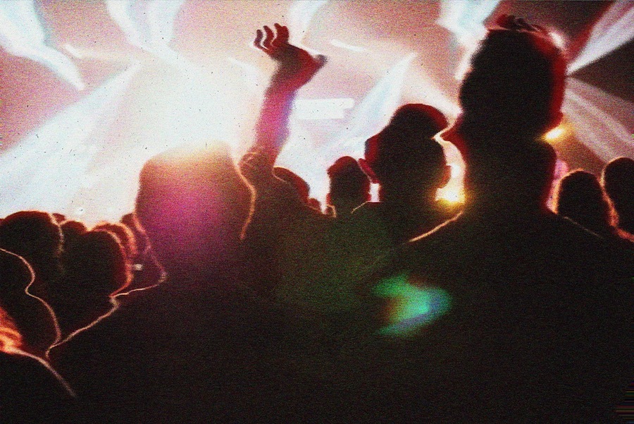 潮流复古扭曲故障波动照片处理特效PS样机模板素材 Old Tape Analog Effect , 第10张-素材湾丨精选海外优质设计素材资源 潮流复古扭曲故障波动照片处理特效PS样机模板素材 Old Tape Analog Effect , sucaiwan.com