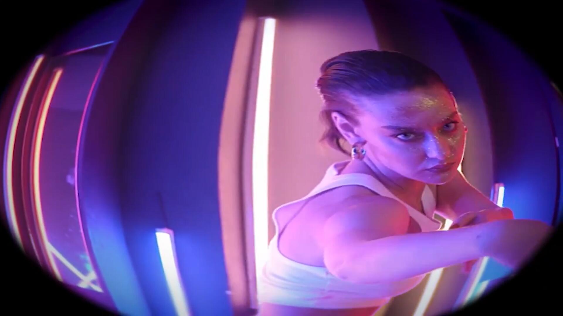 PR预设：20款复古逼真头畸变鱼眼镜头拉伸扭曲视频镜头效果预设 , sucaiwan.com