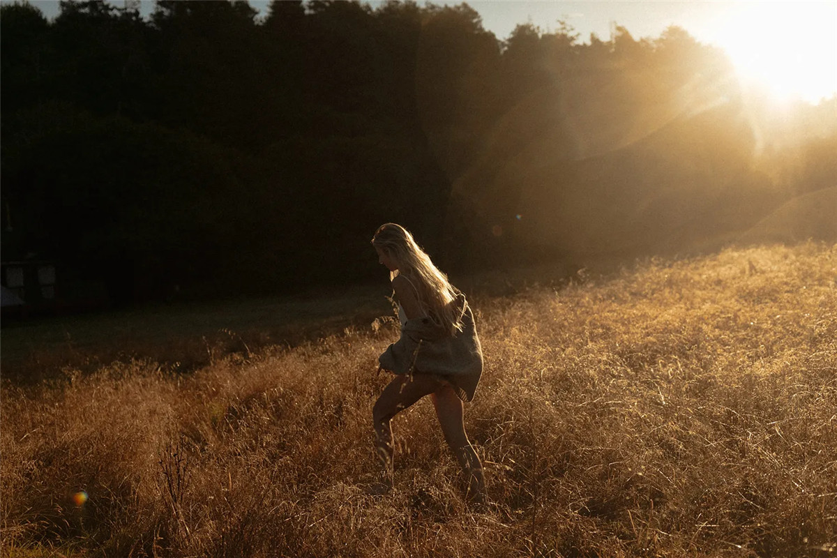 《瞬》真实情绪风格低像素氛围美感捕捉艺术摄影动态模糊效果LR预设 Meridian - Drift Motion Blur Lightroom Presets by India Earl 插件预设 第8张-素材湾丨精选海外优质设计素材资源 《瞬》真实情绪风格低像素氛围美感捕捉艺术摄影动态模糊效果LR预设 Meridian - Drift Motion Blur Lightroom Presets by India Earl 插件预设 sucaiwan.com