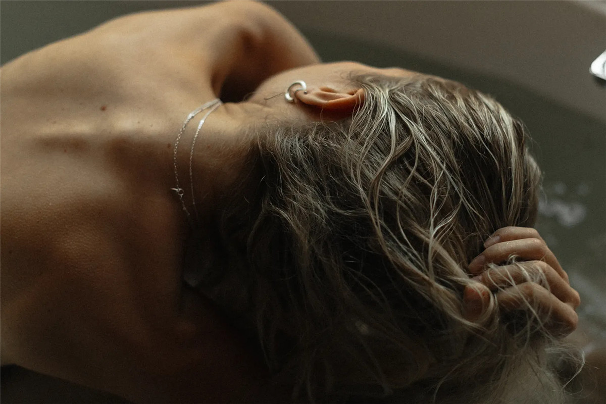 《瞬》真实情绪风格低像素氛围美感捕捉艺术摄影动态模糊效果LR预设 Meridian - Drift Motion Blur Lightroom Presets by India Earl 插件预设 第12张-素材湾丨精选海外优质设计素材资源 《瞬》真实情绪风格低像素氛围美感捕捉艺术摄影动态模糊效果LR预设 Meridian - Drift Motion Blur Lightroom Presets by India Earl 插件预设 sucaiwan.com