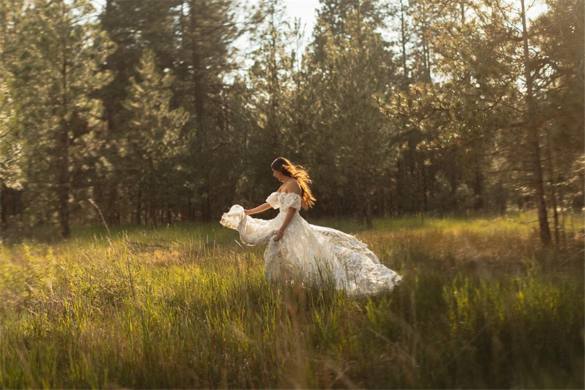 《瞬》真实情绪风格低像素氛围美感捕捉艺术摄影动态模糊效果LR预设 Meridian - Drift Motion Blur Lightroom Presets by India Earl 插件预设 第21张-素材湾丨精选海外优质设计素材资源 《瞬》真实情绪风格低像素氛围美感捕捉艺术摄影动态模糊效果LR预设 Meridian - Drift Motion Blur Lightroom Presets by India Earl 插件预设 sucaiwan.com
