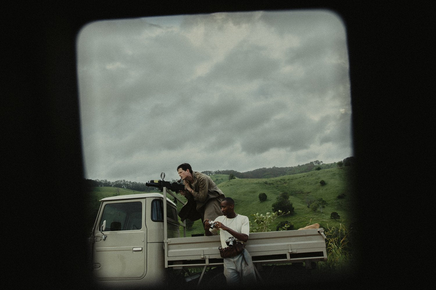 90年代复古情绪电影颗粒灰绿色调人像摄影LR调色预设 1924us x Elle May Watson - The Editorial Presets , sucaiwan.com