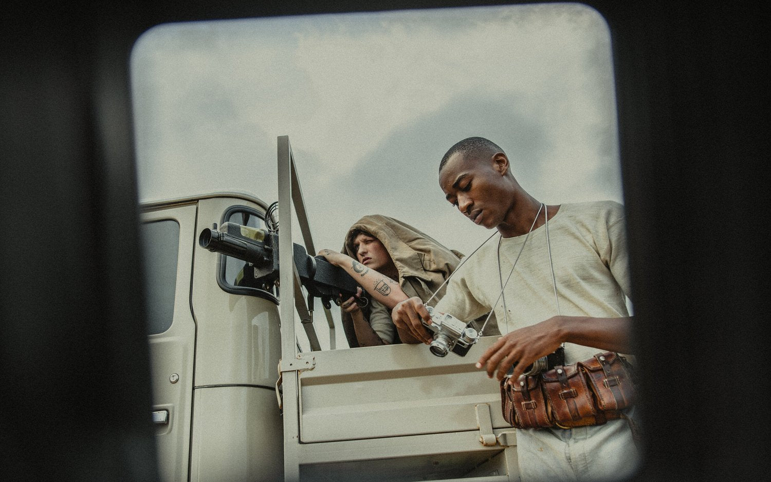 90年代复古情绪电影颗粒灰绿色调人像摄影LR调色预设 1924us x Elle May Watson - The Editorial Presets , sucaiwan.com