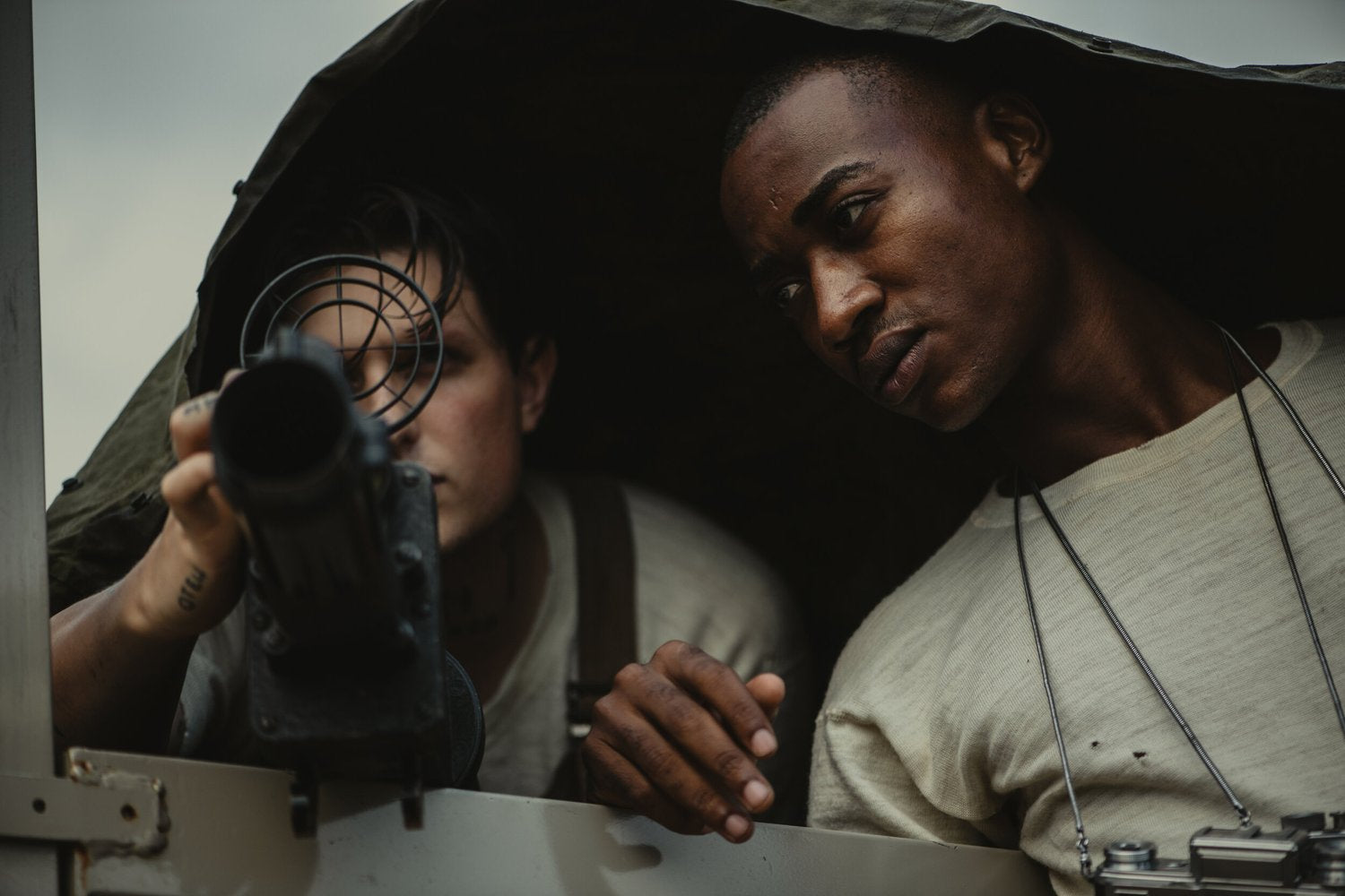 90年代复古情绪电影颗粒灰绿色调人像摄影LR调色预设 1924us x Elle May Watson - The Editorial Presets , sucaiwan.com