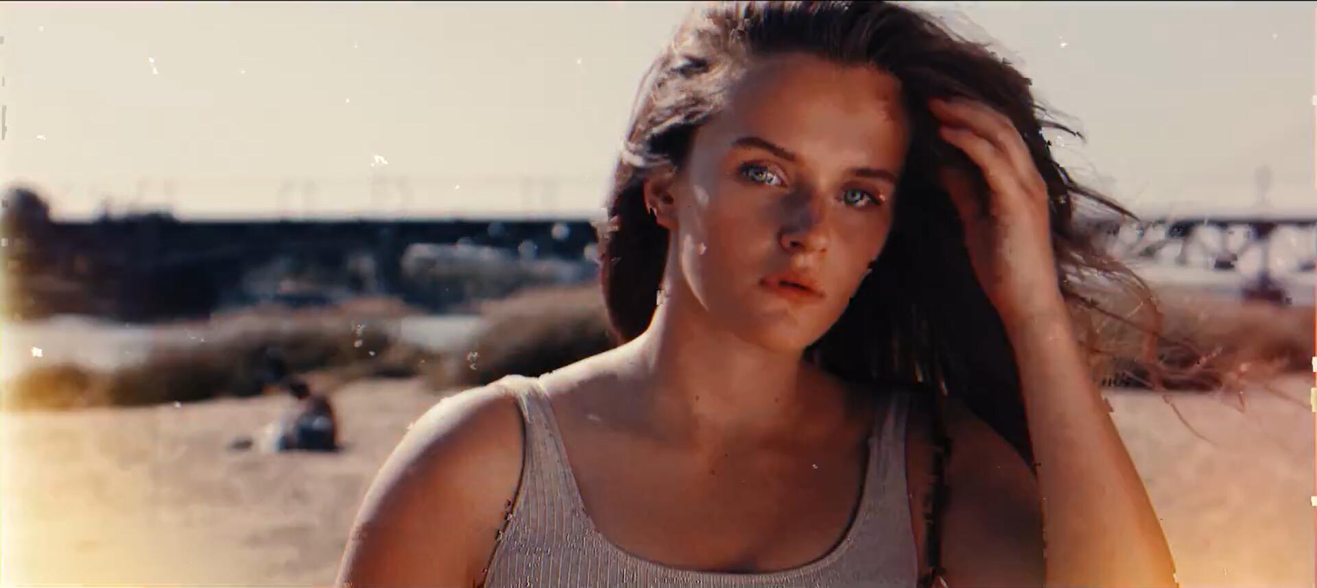 PR模板：24个复古做旧胶片燃烧漏光动态光耀斑转场动画过渡 , sucaiwan.com