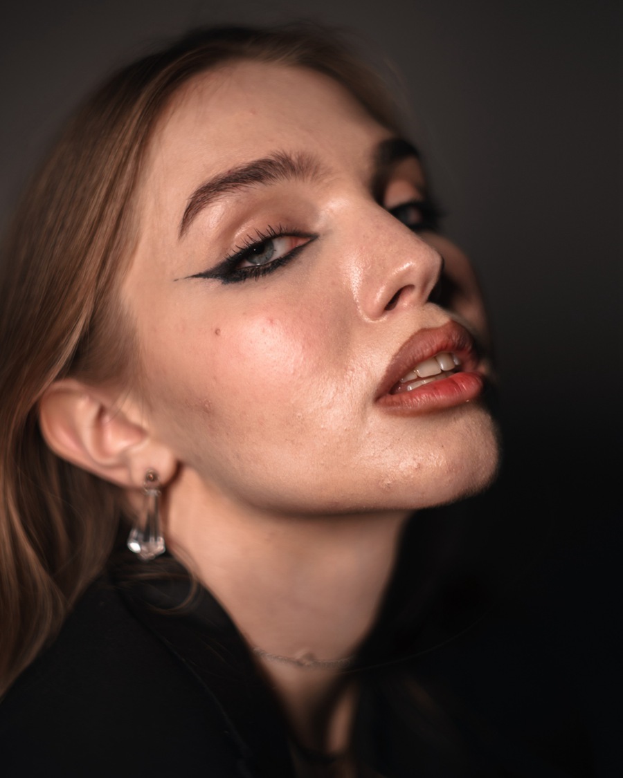 LR/PS预设-俄罗斯摄影师 Olesya Shatskova 情绪胶片人像电影LR预设 Film Preset 插件预设 sucaiwan.com