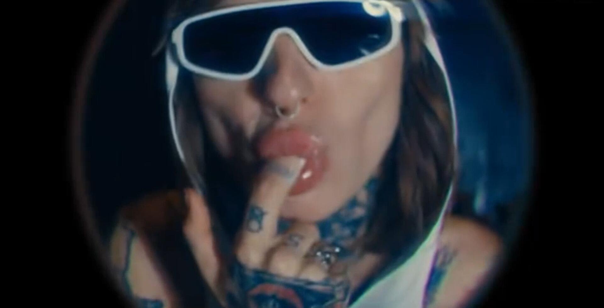 PR预设：8种复古逼真头畸变鱼眼镜头拉伸扭曲视频镜头效果预设 , sucaiwan.com