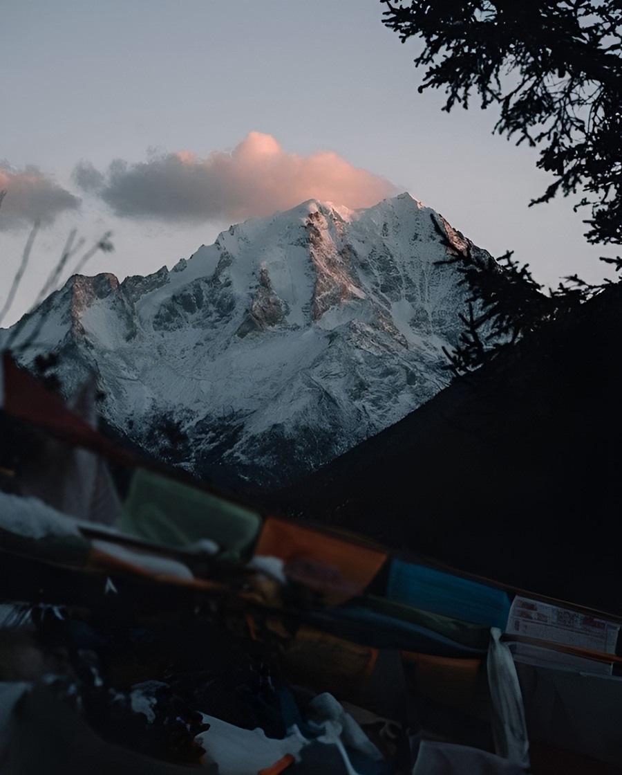 10组电影风格户外旅行摄影照片后期调色Lightroom预设包 Urbexmode – CINE ROADTRIP Presets Pack 插件预设 sucaiwan.com