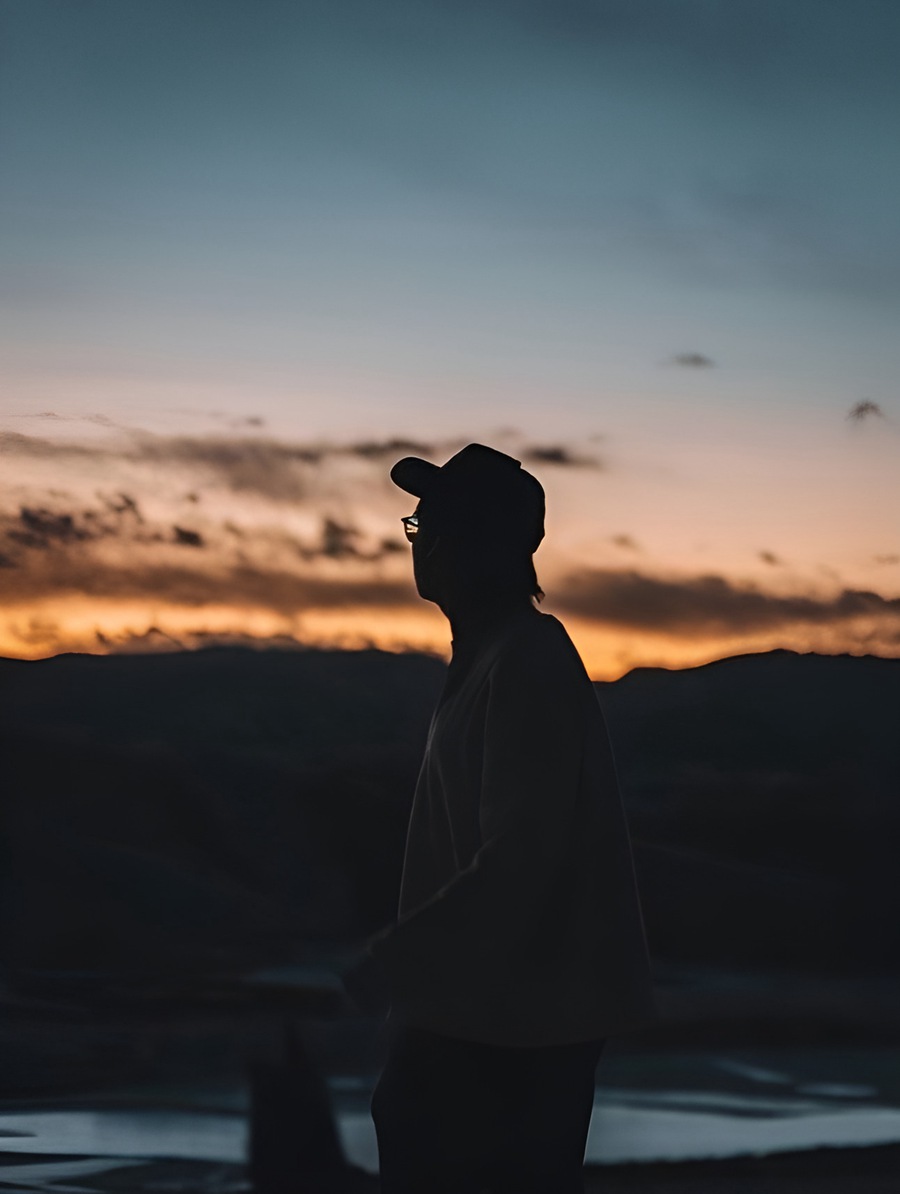 10组电影风格户外旅行摄影照片后期调色Lightroom预设包 Urbexmode – CINE ROADTRIP Presets Pack 插件预设 sucaiwan.com