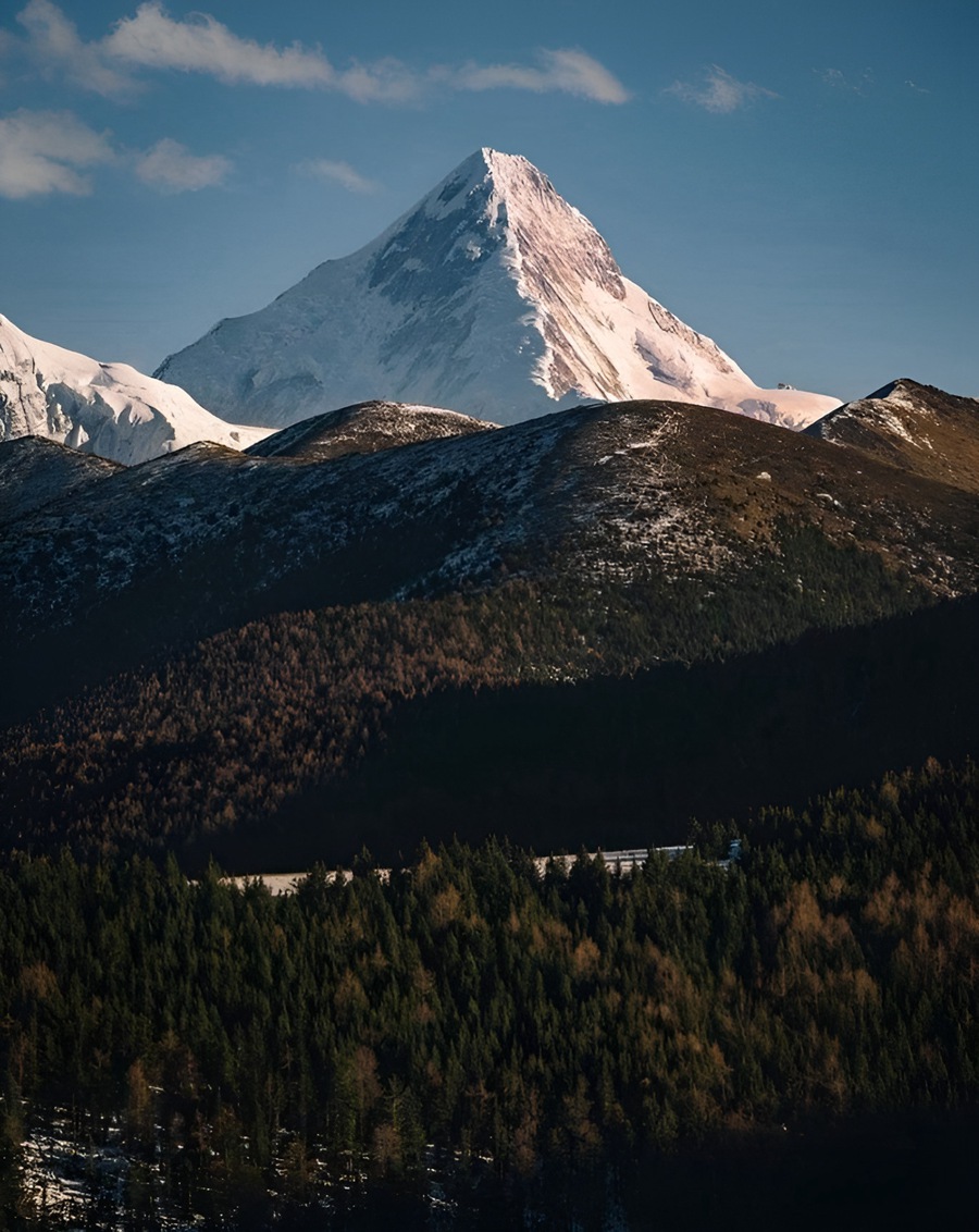 10组电影风格户外旅行摄影照片后期调色Lightroom预设包 Urbexmode – CINE ROADTRIP Presets Pack 插件预设 sucaiwan.com