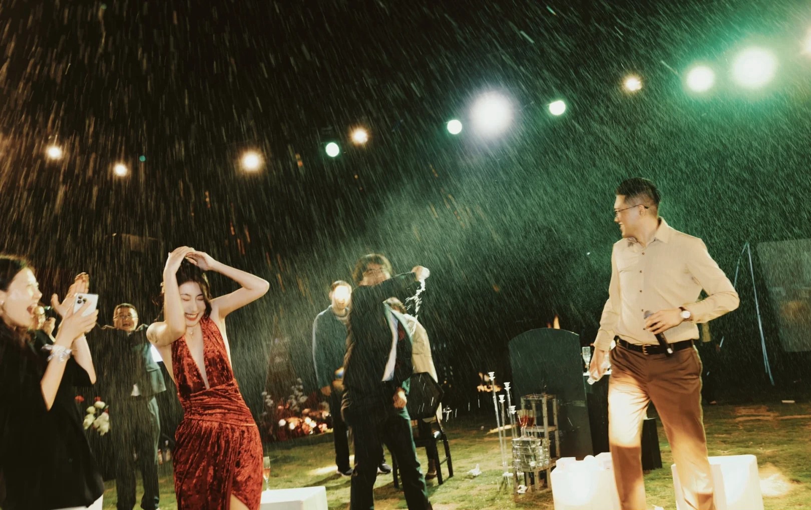 抖音小红书网红摄影师【叁工参上】婚礼跟拍/宴会跟拍LR预设 胶片预设合集 电脑版ps/lr预设配置文件滤镜附教程 插件预设 sucaiwan.com