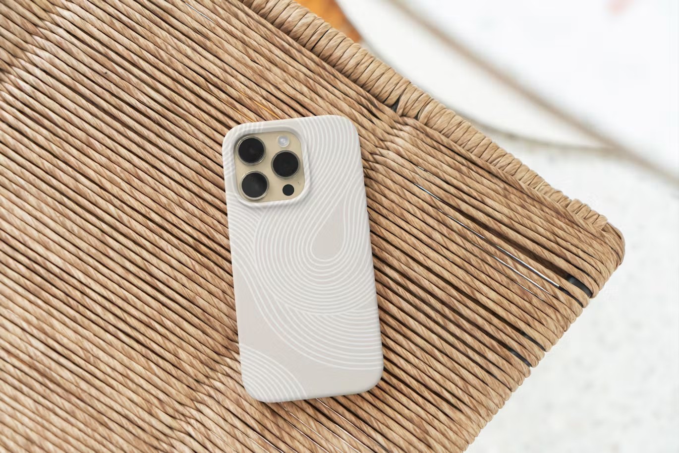 9款逼真手持苹果iPhone 14 Pro手机塑料壳设计展示效果图PSD样机模板素材 iPhone 14 Pro Case Mockups Band 2 , sucaiwan.com