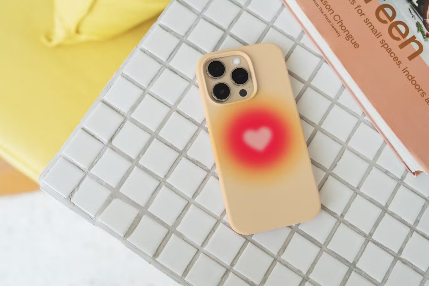 9款逼真手持苹果iPhone 14 Pro手机塑料壳设计展示效果图PSD样机模板素材 iPhone 14 Pro Case Mockups Band 2 , sucaiwan.com