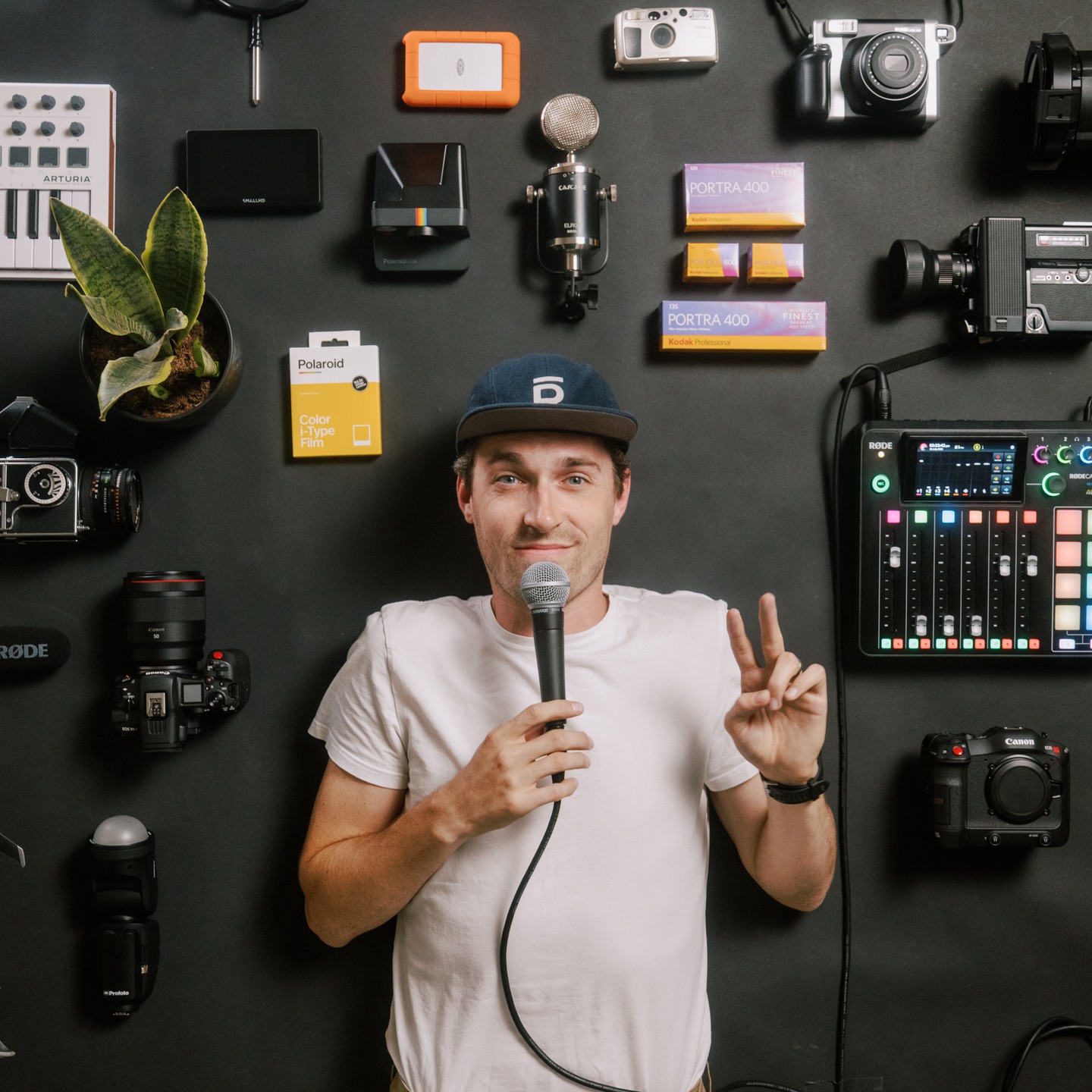 大师课程:婚礼电影制作灯光构图布景想法编辑全流程大师班 Eric Floberg - The Classroom — Wedding Filmmaking Masterclass 设计教程 第4张-素材湾丨精选海外优质设计素材资源 大师课程:婚礼电影制作灯光构图布景想法编辑全流程大师班 Eric Floberg - The Classroom — Wedding Filmmaking Masterclass 设计教程 sucaiwan.com