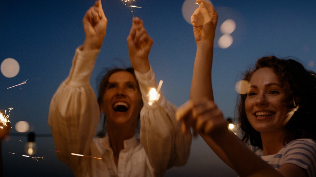 80+烟花镜头光晕金色光芒闪耀波光闪烁温暖氛围极简抽象真实镜头光晕视频效果 影视音频 第10张-素材湾丨精选海外优质设计素材资源 80+烟花镜头光晕金色光芒闪耀波光闪烁温暖氛围极简抽象真实镜头光晕视频效果 影视音频 sucaiwan.com