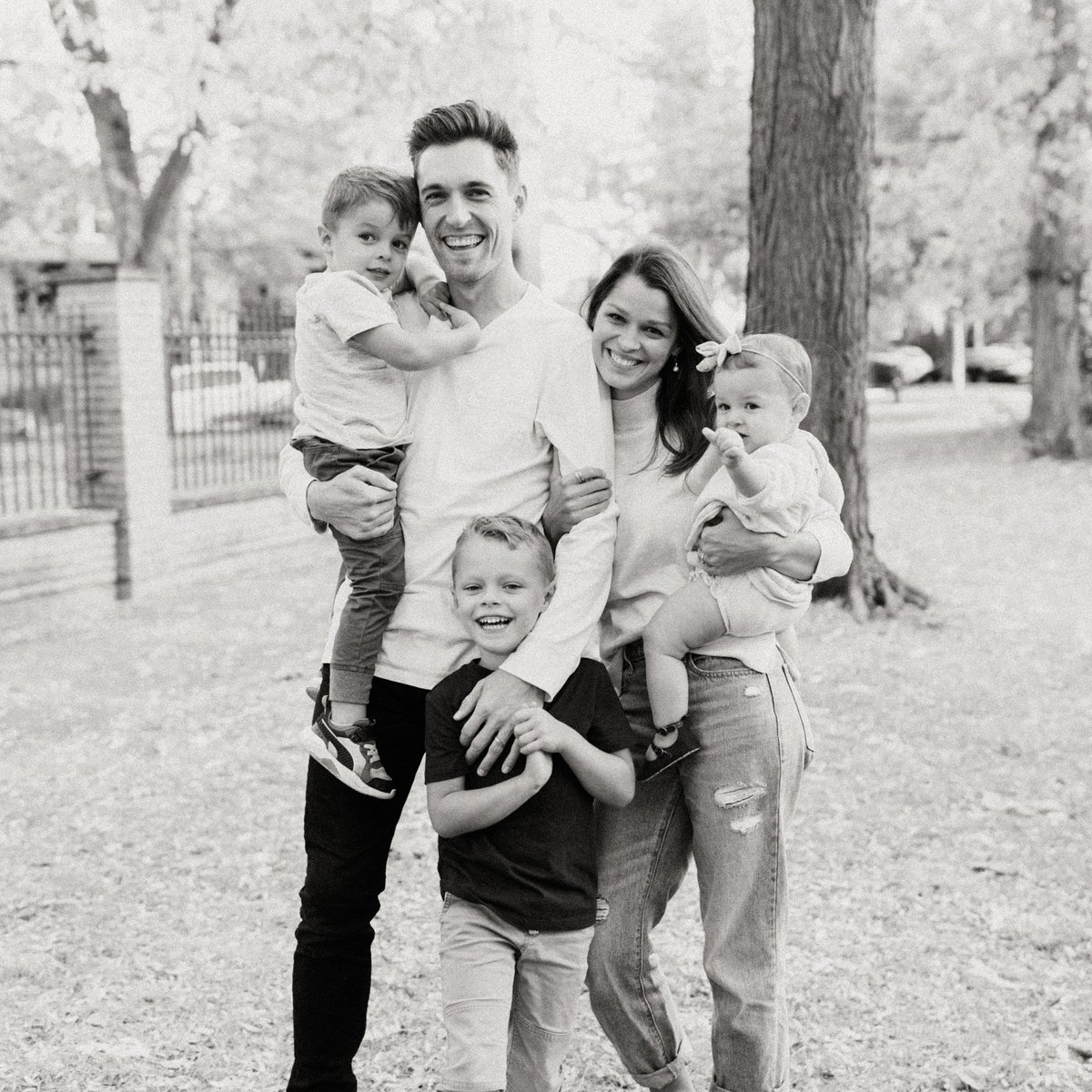 大师课程:婚礼电影制作灯光构图布景想法编辑全流程大师班 Eric Floberg - The Classroom — Wedding Filmmaking Masterclass 设计教程 第2张-素材湾丨精选海外优质设计素材资源 大师课程:婚礼电影制作灯光构图布景想法编辑全流程大师班 Eric Floberg - The Classroom — Wedding Filmmaking Masterclass 设计教程 sucaiwan.com