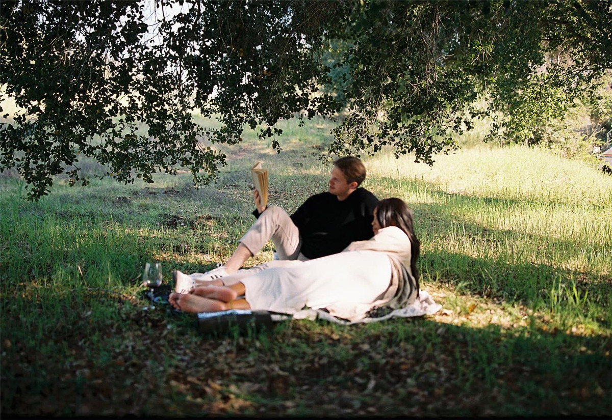 浪漫情绪美学电影色调颗粒感配方情侣人像摄影LR调色预设 Mark Deleon - Complete Pack 插件预设 第4张-素材湾丨精选海外优质设计素材资源 浪漫情绪美学电影色调颗粒感配方情侣人像摄影LR调色预设 Mark Deleon - Complete Pack 插件预设 sucaiwan.com