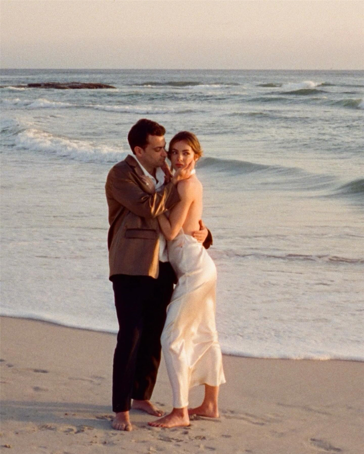 浪漫情绪美学电影色调颗粒感配方情侣人像摄影LR调色预设 Mark Deleon - Complete Pack 插件预设 第5张-素材湾丨精选海外优质设计素材资源 浪漫情绪美学电影色调颗粒感配方情侣人像摄影LR调色预设 Mark Deleon - Complete Pack 插件预设 sucaiwan.com