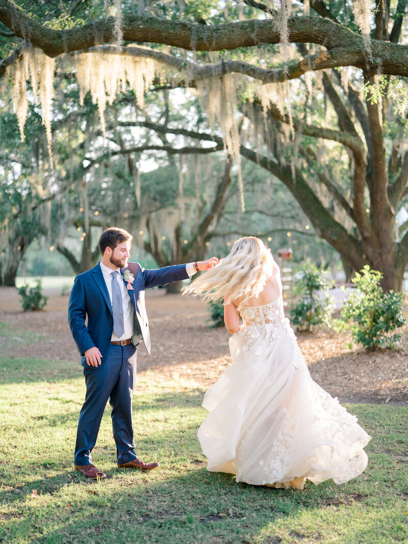 纯白永恒温暖富士胶片电影颗粒婚礼人像摄影LR调色预设 Lauren Fair - Lauren Fair 7 Powerful Presets & Profiles 插件预设 sucaiwan.com