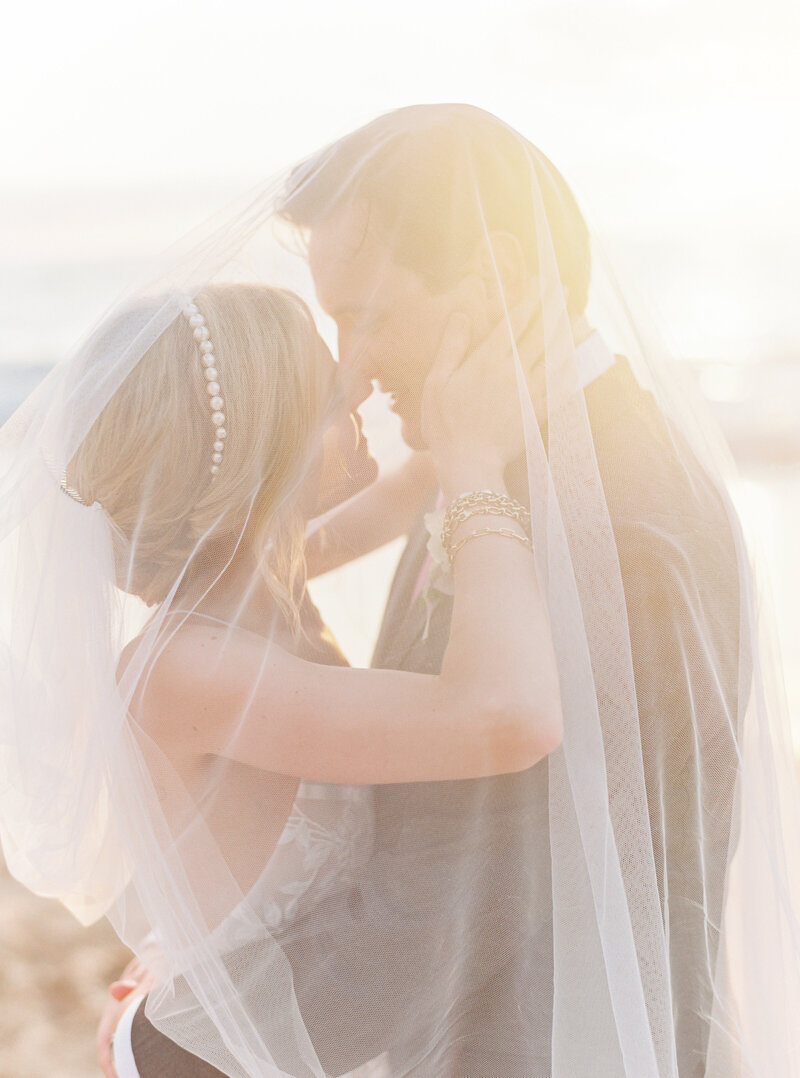 纯白永恒温暖富士胶片电影颗粒婚礼人像摄影LR调色预设 Lauren Fair - Lauren Fair 7 Powerful Presets & Profiles 插件预设 sucaiwan.com