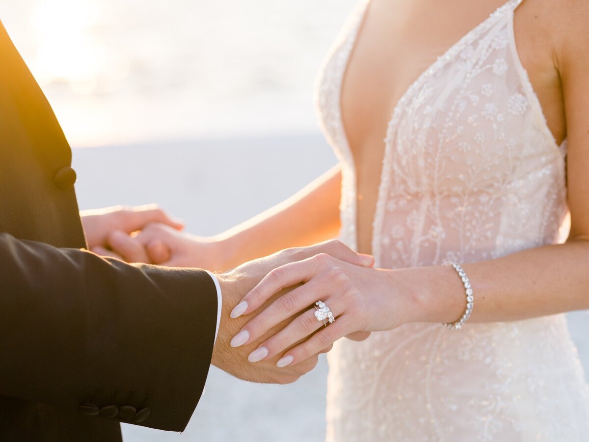 纯白永恒温暖富士胶片电影颗粒婚礼人像摄影LR调色预设 Lauren Fair - Lauren Fair 7 Powerful Presets & Profiles 插件预设 sucaiwan.com