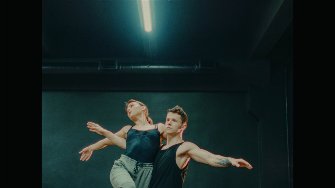 『胶片模拟』CINESTILL 800T 复古柯达胶片模拟色调光晕仿真达芬奇调色节点 CINESTILL 800T Power Grade for Professional Color Grading in DaVinci Resolve Studio 插件预设 第5张-素材湾丨精选海外优质设计素材资源 『胶片模拟』CINESTILL 800T 复古柯达胶片模拟色调光晕仿真达芬奇调色节点 CINESTILL 800T Power Grade for Professional Color Grading in DaVinci Resolve Studio 插件预设 sucaiwan.com