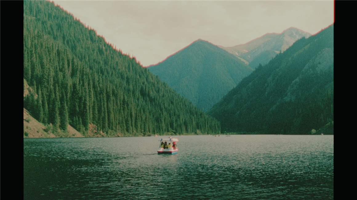 『胶片模拟』CINESTILL 800T 复古柯达胶片模拟色调光晕仿真达芬奇调色节点 CINESTILL 800T Power Grade for Professional Color Grading in DaVinci Resolve Studio 插件预设 第6张-素材湾丨精选海外优质设计素材资源 『胶片模拟』CINESTILL 800T 复古柯达胶片模拟色调光晕仿真达芬奇调色节点 CINESTILL 800T Power Grade for Professional Color Grading in DaVinci Resolve Studio 插件预设 sucaiwan.com