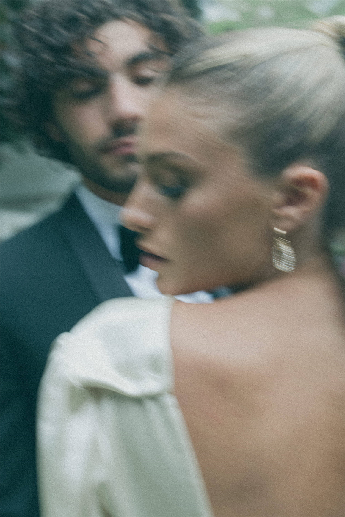 复古美学朦胧蓝绿色调胶片颗粒电影氛围LR调色预设 G-Presets x Photobug Lightroom Presets 插件预设 第2张-素材湾丨精选海外优质设计素材资源 复古美学朦胧蓝绿色调胶片颗粒电影氛围LR调色预设 G-Presets x Photobug Lightroom Presets 插件预设 sucaiwan.com