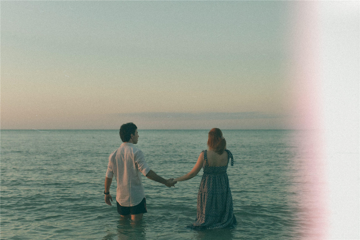 复古美学朦胧蓝绿色调胶片颗粒电影氛围LR调色预设 G-Presets x Photobug Lightroom Presets 插件预设 第26张-素材湾丨精选海外优质设计素材资源 复古美学朦胧蓝绿色调胶片颗粒电影氛围LR调色预设 G-Presets x Photobug Lightroom Presets 插件预设 sucaiwan.com