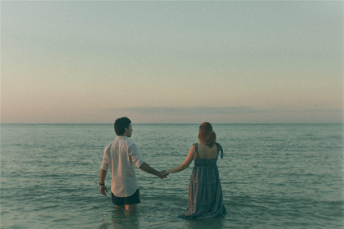 复古美学朦胧蓝绿色调胶片颗粒电影氛围LR调色预设 G-Presets x Photobug Lightroom Presets 插件预设 第30张-素材湾丨精选海外优质设计素材资源 复古美学朦胧蓝绿色调胶片颗粒电影氛围LR调色预设 G-Presets x Photobug Lightroom Presets 插件预设 sucaiwan.com