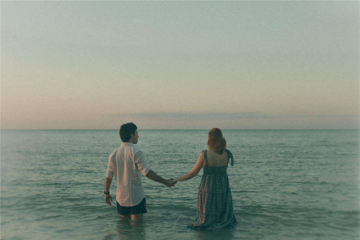 复古美学朦胧蓝绿色调胶片颗粒电影氛围LR调色预设 G-Presets x Photobug Lightroom Presets 插件预设 第31张-素材湾丨精选海外优质设计素材资源 复古美学朦胧蓝绿色调胶片颗粒电影氛围LR调色预设 G-Presets x Photobug Lightroom Presets 插件预设 sucaiwan.com