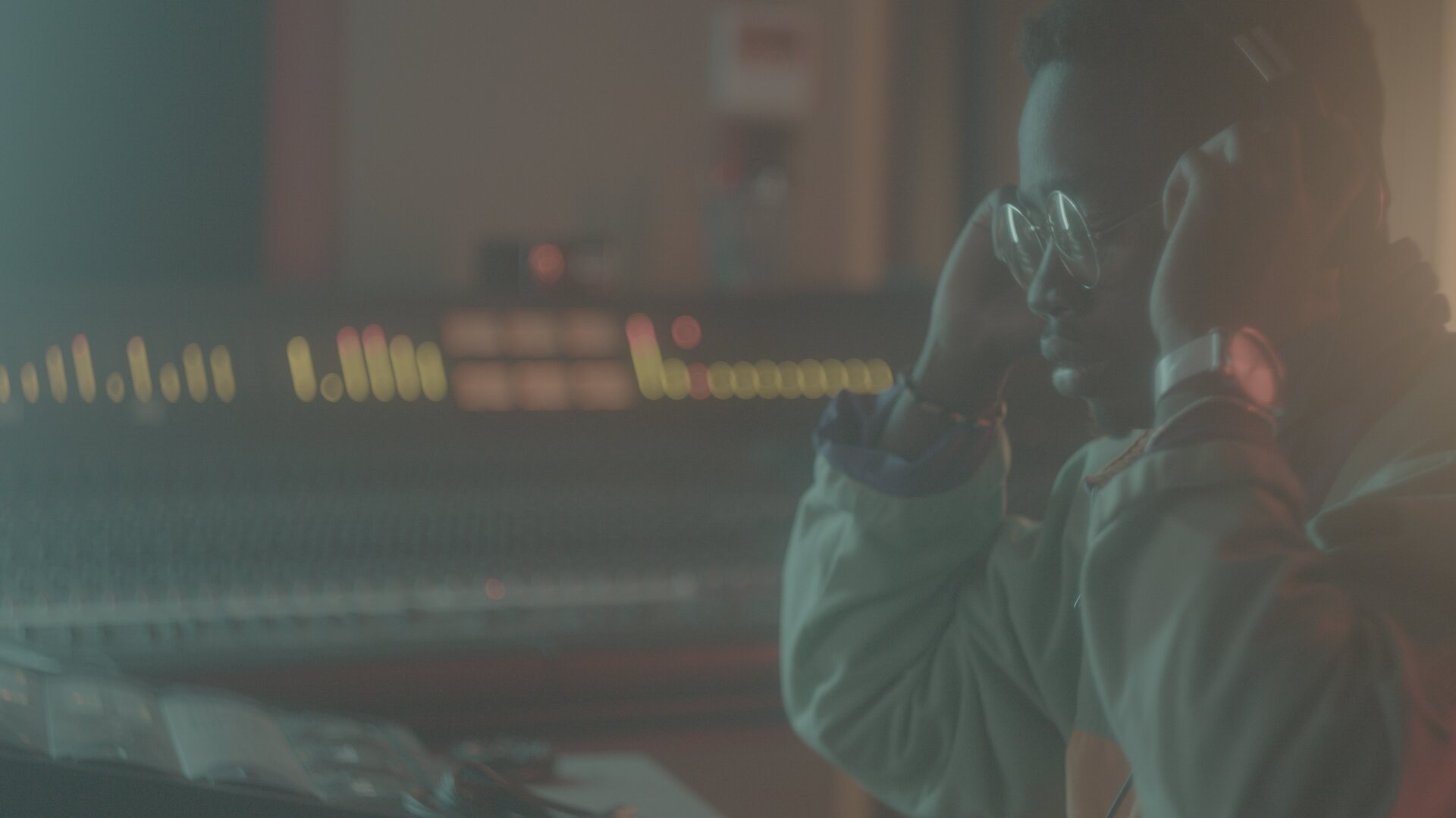 JVKE 达芬奇复古电影胶片仿真颗粒光晕模拟调色节点预设包 16MM FILM EMULATION POWERGRADE 插件预设 第10张-素材湾丨精选海外优质设计素材资源 JVKE 达芬奇复古电影胶片仿真颗粒光晕模拟调色节点预设包 16MM FILM EMULATION POWERGRADE 插件预设 sucaiwan.com