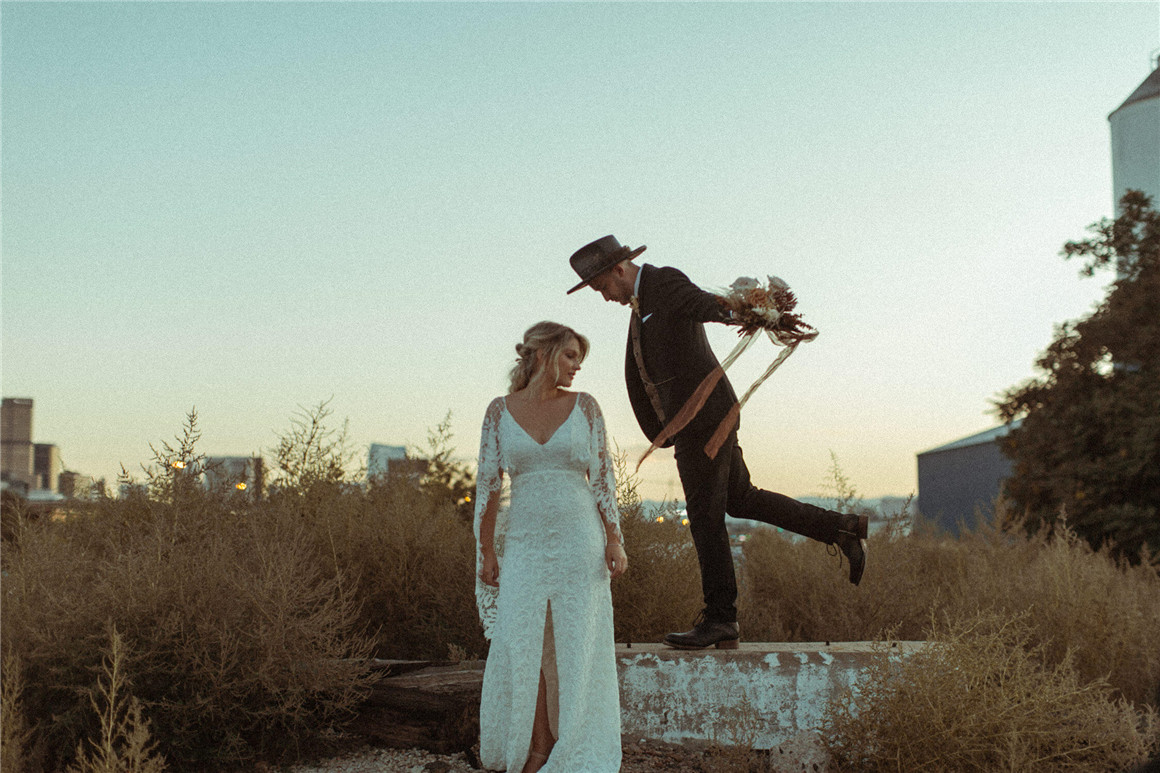 G-Presets 经典怀旧复古色调落日黄昏暖调低光弱光LR调色预设包 FROM THE DAISIES PRESETS 插件预设 sucaiwan.com