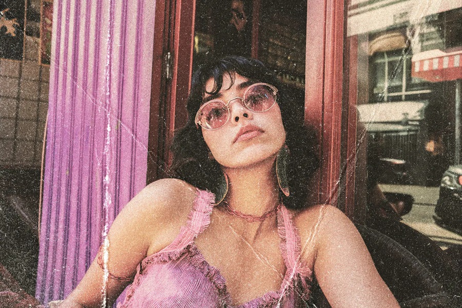 复古做旧折痕划痕灰尘纹理人像图片修图PS特效滤镜插件样机模板 Vintage Crumpled Paper Photo Effect 插件预设 第1张-素材湾丨精选海外优质设计素材资源 复古做旧折痕划痕灰尘纹理人像图片修图PS特效滤镜插件样机模板 Vintage Crumpled Paper Photo Effect 插件预设 sucaiwan.com