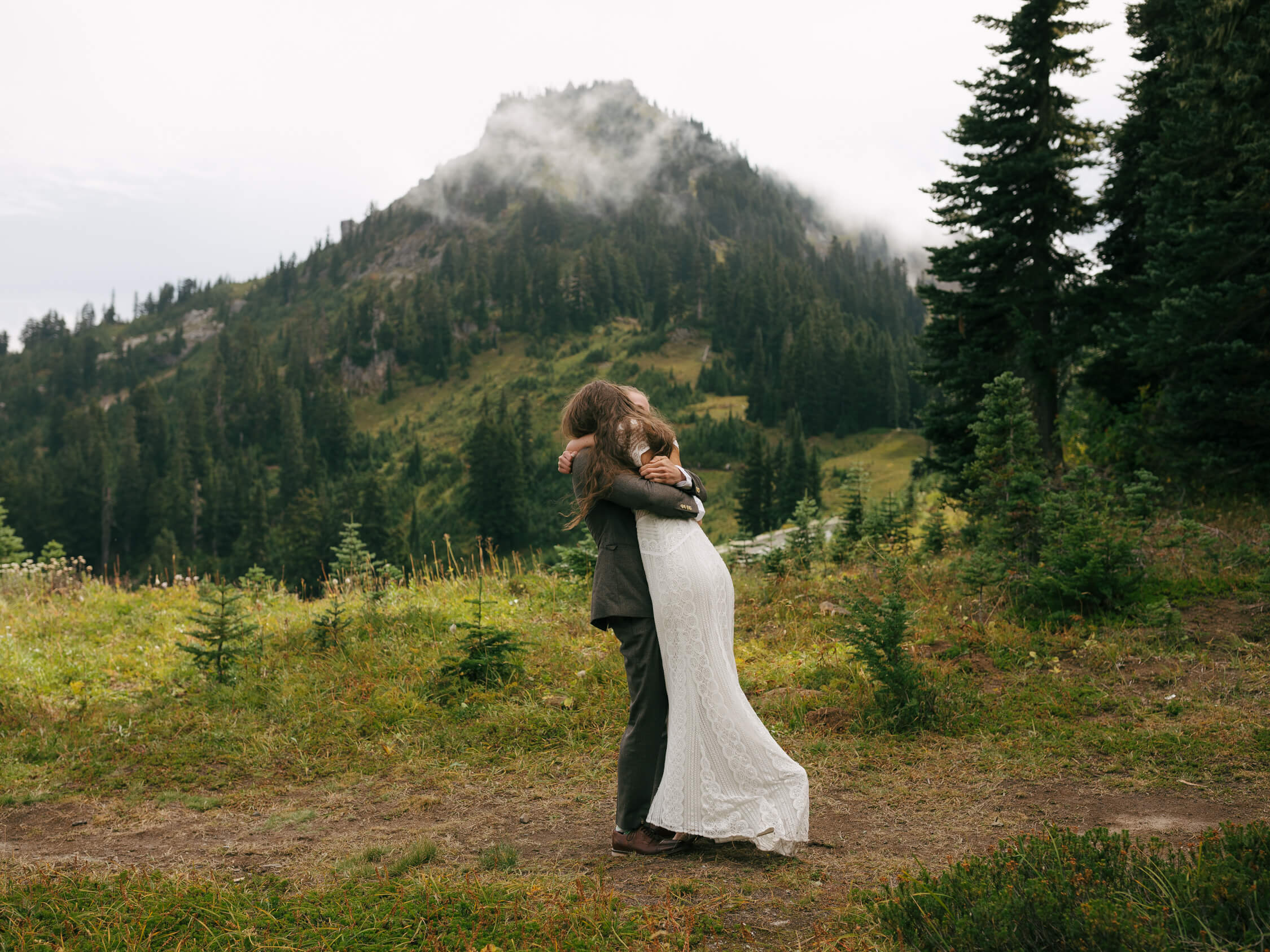 G-Presets-Brady Bates 温暖干净奶油色美感胶片电影婚礼人像摄影LR调色预设 插件预设 第3张-素材湾丨精选海外优质设计素材资源 G-Presets-Brady Bates 温暖干净奶油色美感胶片电影婚礼人像摄影LR调色预设 插件预设 sucaiwan.com