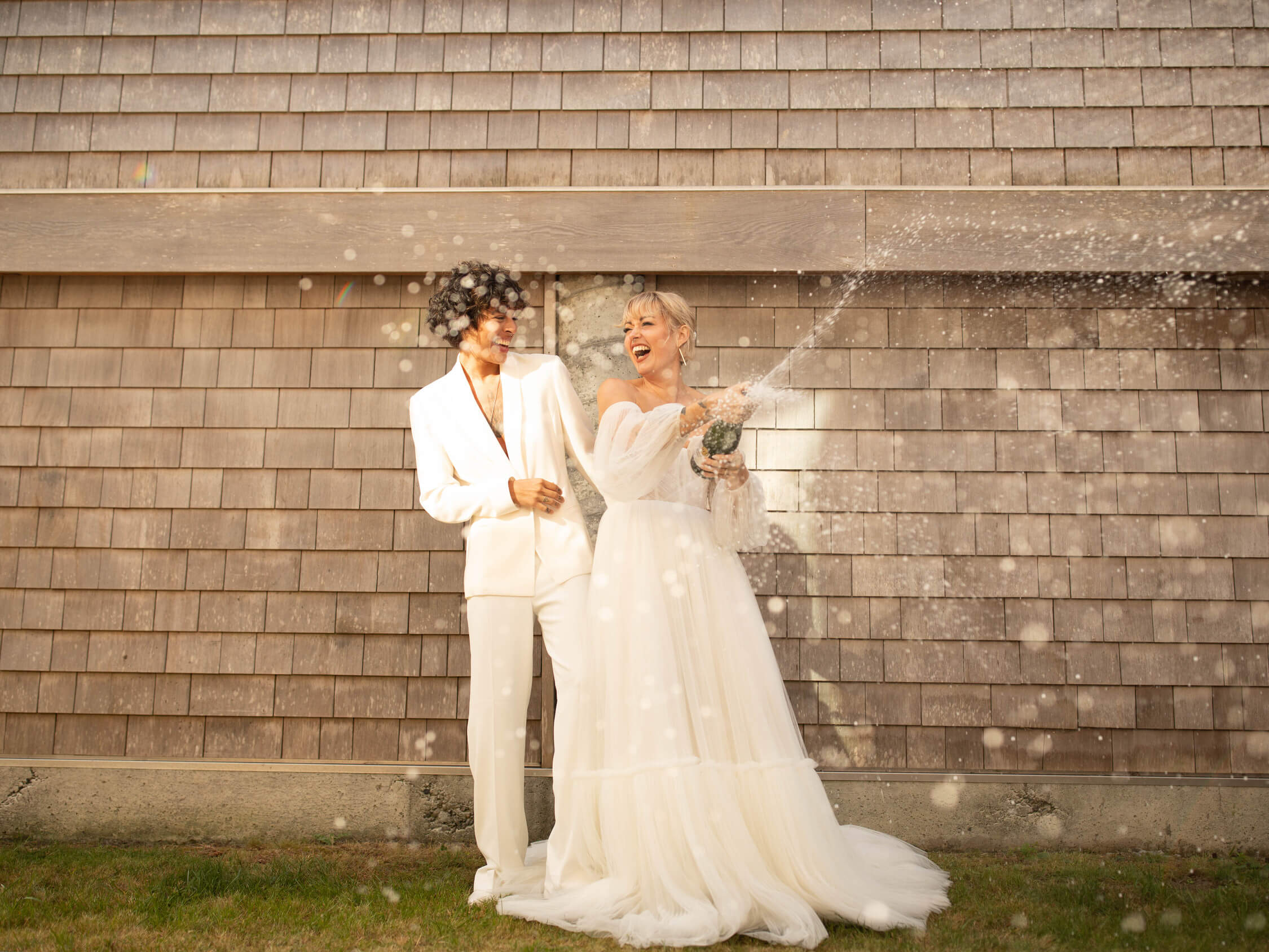 G-Presets-Brady Bates 温暖干净奶油色美感胶片电影婚礼人像摄影LR调色预设 插件预设 第7张-素材湾丨精选海外优质设计素材资源 G-Presets-Brady Bates 温暖干净奶油色美感胶片电影婚礼人像摄影LR调色预设 插件预设 sucaiwan.com