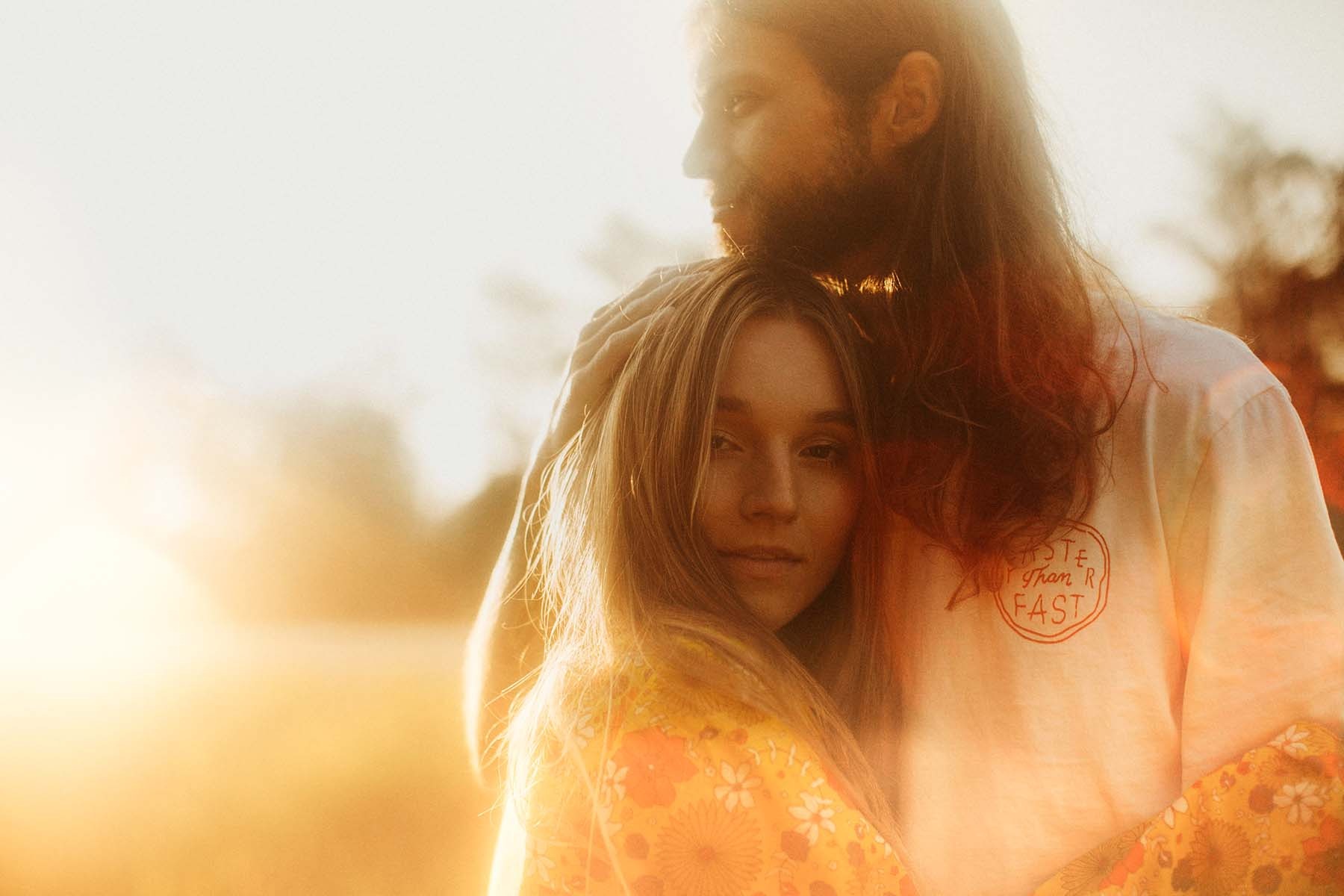 35款创意暖色调光晕耀斑玻璃反光效果情侣户外摄影照片调色Lightroom预设 Meridian – LLFx – India Earl – Solis Presets 插件预设 第7张-素材湾丨精选海外优质设计素材资源 35款创意暖色调光晕耀斑玻璃反光效果情侣户外摄影照片调色Lightroom预设 Meridian – LLFx – India Earl – Solis Presets 插件预设 sucaiwan.com