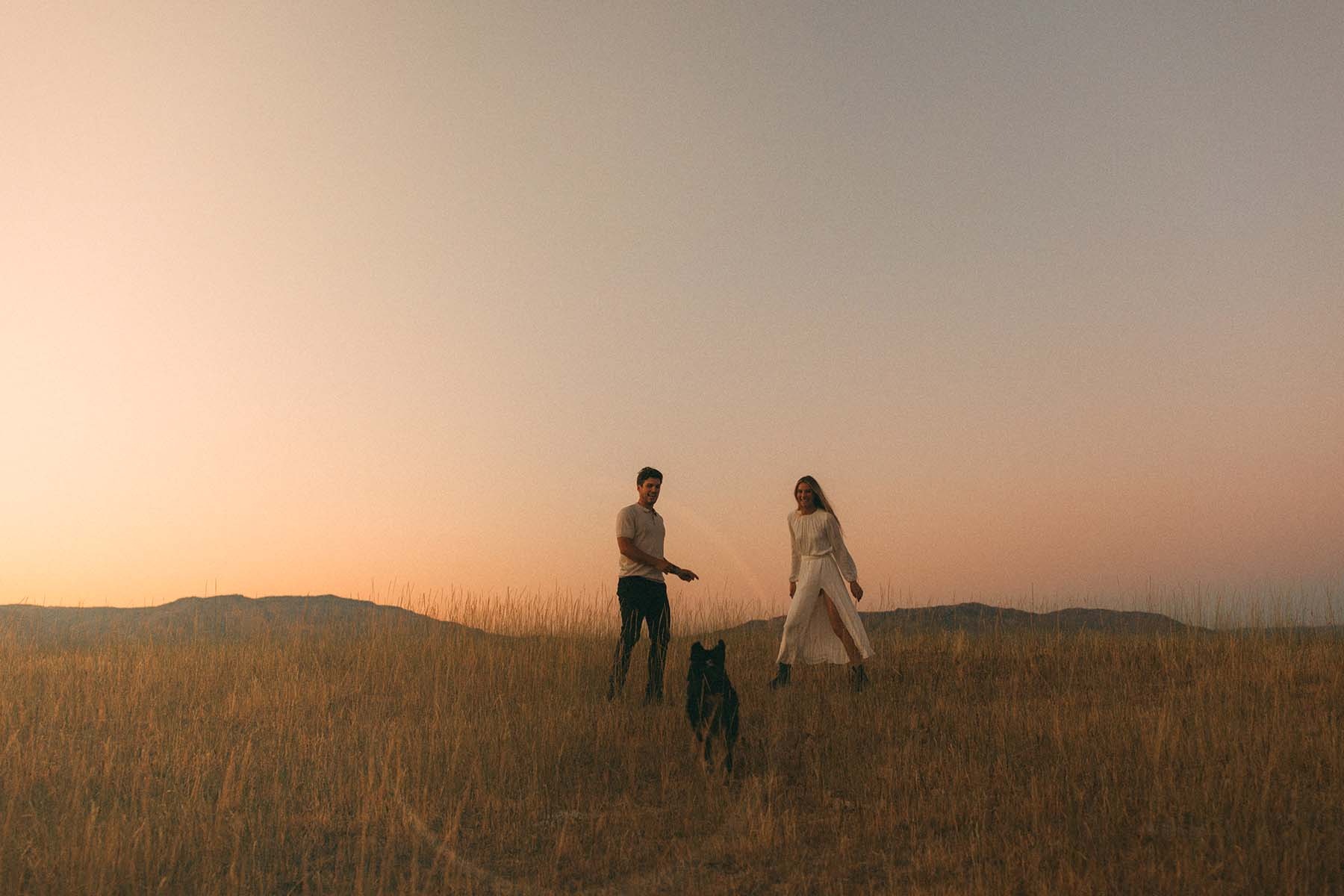 35款创意暖色调光晕耀斑玻璃反光效果情侣户外摄影照片调色Lightroom预设 Meridian – LLFx – India Earl – Solis Presets 插件预设 第8张-素材湾丨精选海外优质设计素材资源 35款创意暖色调光晕耀斑玻璃反光效果情侣户外摄影照片调色Lightroom预设 Meridian – LLFx – India Earl – Solis Presets 插件预设 sucaiwan.com