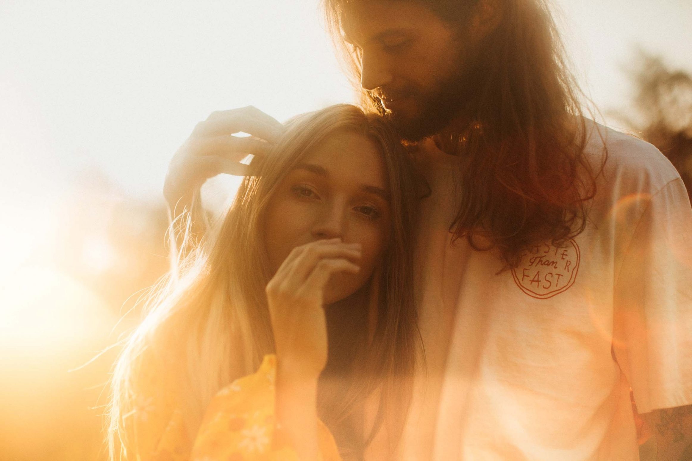 35款创意暖色调光晕耀斑玻璃反光效果情侣户外摄影照片调色Lightroom预设 Meridian – LLFx – India Earl – Solis Presets 插件预设 第9张-素材湾丨精选海外优质设计素材资源 35款创意暖色调光晕耀斑玻璃反光效果情侣户外摄影照片调色Lightroom预设 Meridian – LLFx – India Earl – Solis Presets 插件预设 sucaiwan.com