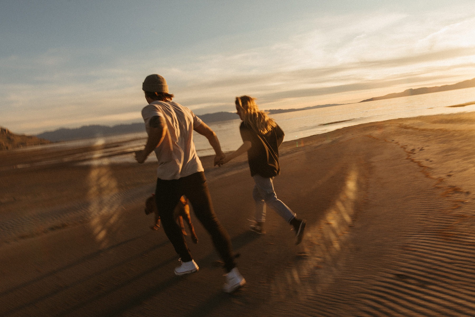 35款创意暖色调光晕耀斑玻璃反光效果情侣户外摄影照片调色Lightroom预设 Meridian – LLFx – India Earl – Solis Presets 插件预设 第10张-素材湾丨精选海外优质设计素材资源 35款创意暖色调光晕耀斑玻璃反光效果情侣户外摄影照片调色Lightroom预设 Meridian – LLFx – India Earl – Solis Presets 插件预设 sucaiwan.com