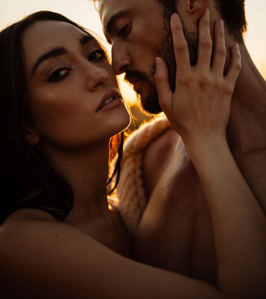 26款情绪化温暖暖色调情侣户外摄影照片调色Lightroom预设 Embrace Presets – Wild Hearts Wander Collection 插件预设 sucaiwan.com