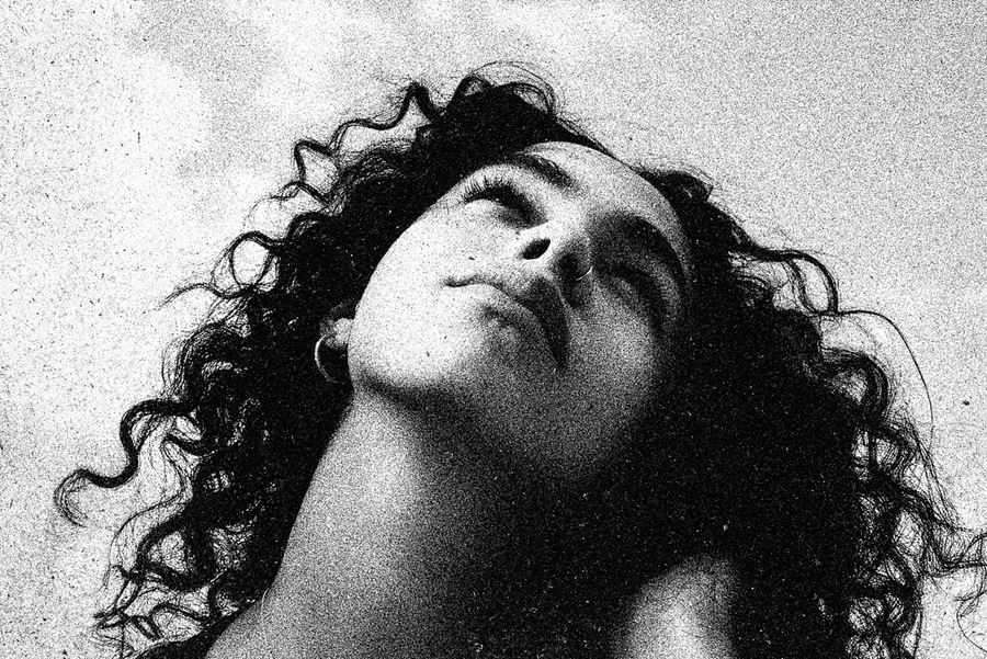 复古做旧黑白颗粒噪点纹理人像图片修图PS特效滤镜插件样机 Grainy Risograph Photo Effect 插件预设 第3张-素材湾丨精选海外优质设计素材资源 复古做旧黑白颗粒噪点纹理人像图片修图PS特效滤镜插件样机 Grainy Risograph Photo Effect 插件预设 sucaiwan.com