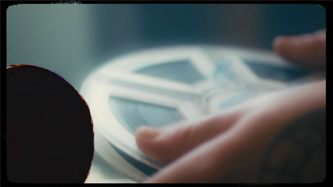 Blindusk 复古胶片打孔划痕薄膜燃烧过渡转场视频素材 Punch Hole Transitions 影视音频 第4张-素材湾丨精选海外优质设计素材资源 Blindusk 复古胶片打孔划痕薄膜燃烧过渡转场视频素材 Punch Hole Transitions 影视音频 sucaiwan.com